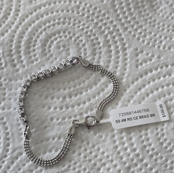 $100 Macy's Women Elegant Silver Hand Bracelet New Party - Picture 8 of 13